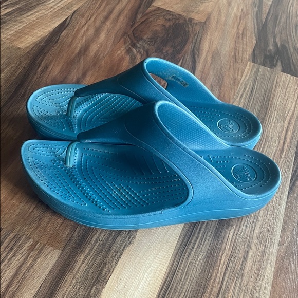 Crocs Teal Platform Flip Flop Sandals - Picture 1 of 5